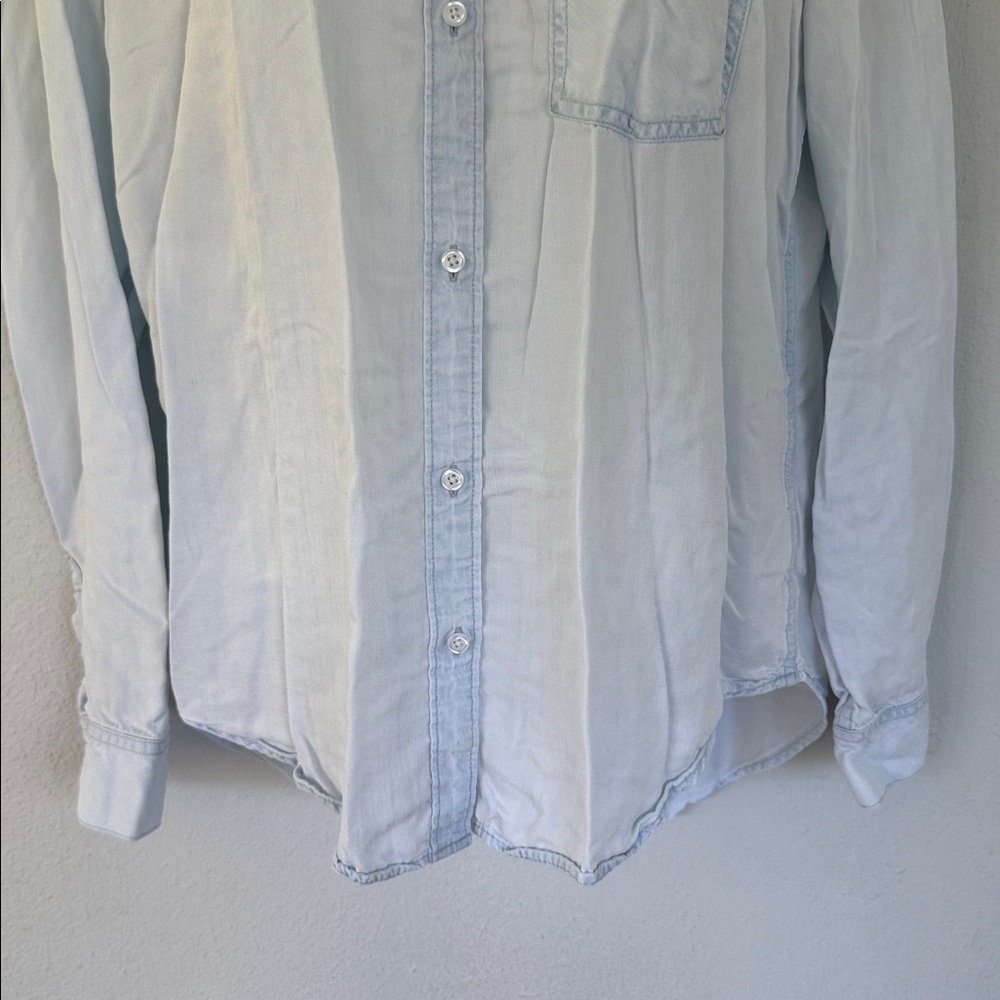 Time & Tru light blue chambray denim button down dress shirt blouse size medium - Picture 4 of 11